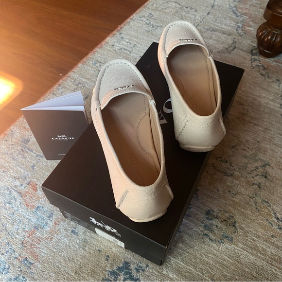 Coach Chalk color shoes size 5 - Picture 2 of 6